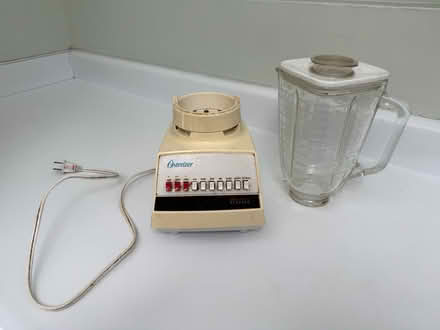 Photo of free Osterizer blender, needs blade (1075 Valencia Avenue) #1