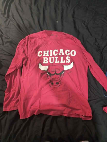 Photo of free Chicago bulls long sleeve (SE172HF) #1