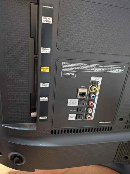 Photo of free Samsung UN32J5500 32" TV w/ Remote (Wakefield, The Bronx) #2