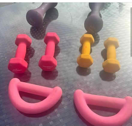 Photo of Small weights/dumbells (Sutton HU8) #1