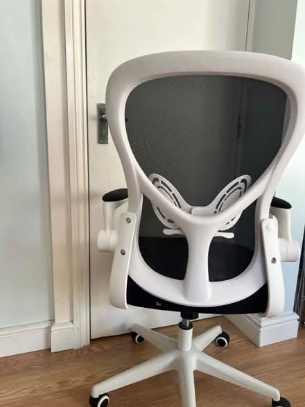 Photo of free Desk chair (SW11) #1