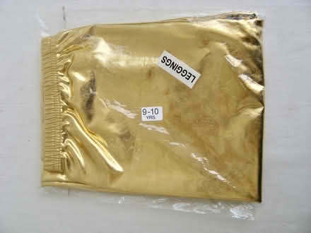 Photo of free Gold leggings for 9 to 10 years (Croham CR2) #1