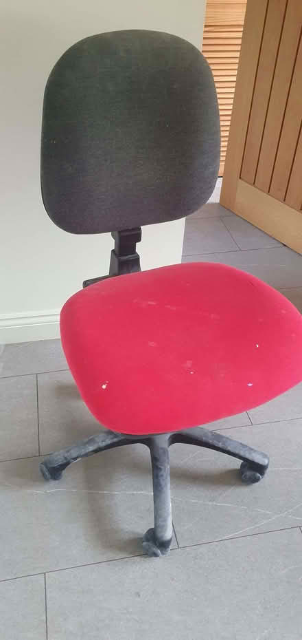 Photo of free rolling office chair (Cowan Bridge LA6) #2