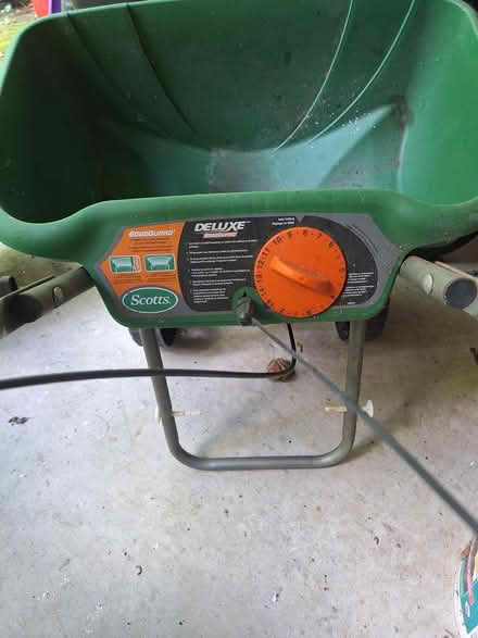 Photo of free Fertilizer spreader #2 (Hurontario and South Service) #2