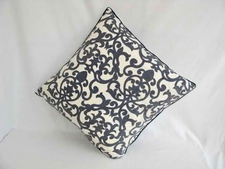 Photo of free Cushion (Croham CR2) #1