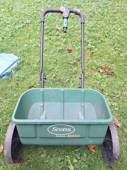 Photo of free Fertilizer spreader #1 (Hurontario and South Service) #1