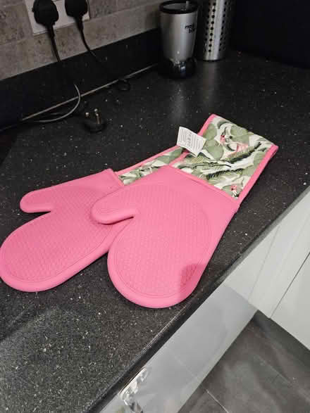 Photo of free Oven glove (Bracknell, RG12) #1