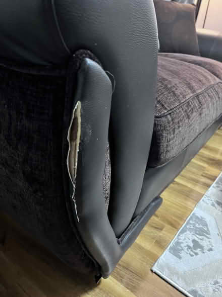 Photo of free Sofa (Se18 1hx) #3