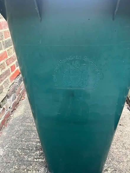 Photo of free Reigate and Banstead rubbish bin (Reigate RH2) #3