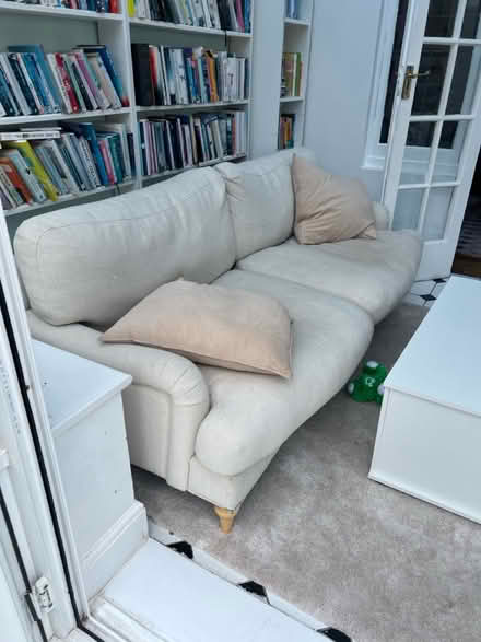 Photo of free Sofá. 3/4 seater (Epsom, KT19) #1