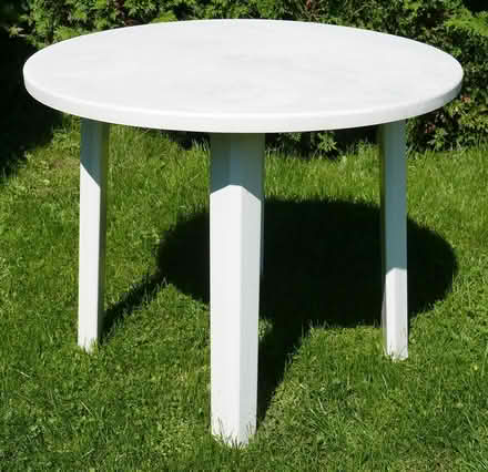 Photo of free patio table, white plastic, round (Viewmount/Merivale area) #2