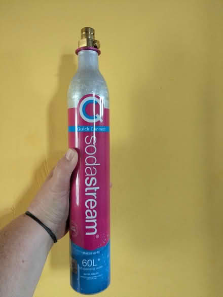 Photo of free 5 x EMPTY Sodastream pink gas (Dudley Hill BD4) #2