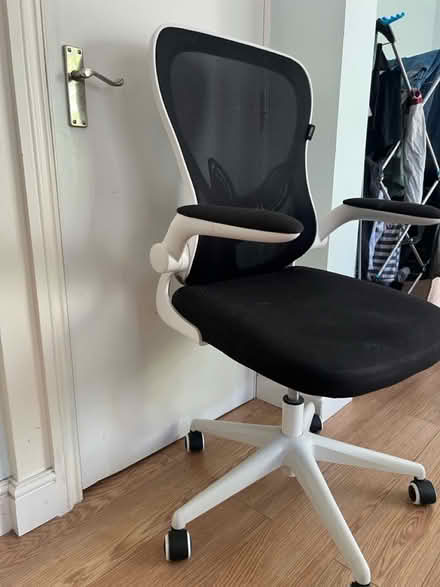 Photo of free Desk chair (SW11) #2