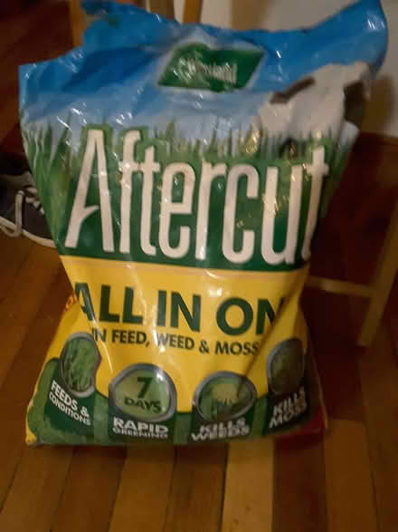 Photo of free Lawn fertiliser and moss killer (Liberton EH16) #1