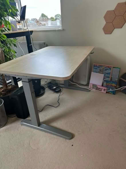 Photo of free 120x80cm standing desk (SPARES OR REPAIR) (Lodge Moor S10) #1