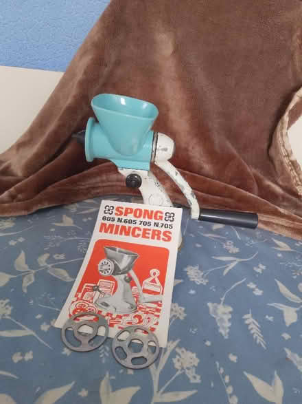 Photo of free Mincer and pressure cooker (Whoberley CV5) #2
