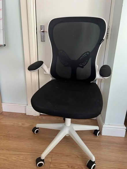 Photo of free Desk chair (SW11) #3
