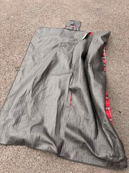 Photo of free Picnic blanket / fabric (Manor castle, S2) #4