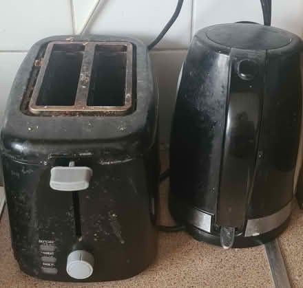 Photo of free Kettle and Toaster (RM9 Upney/Becontree) #1