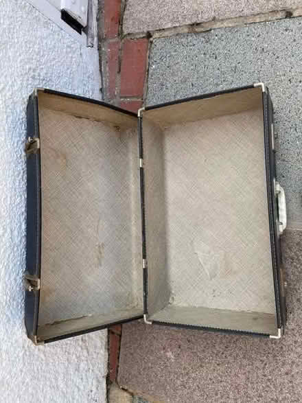 Photo of free Vintage Cheney Suitcase (Hale GU9) #3