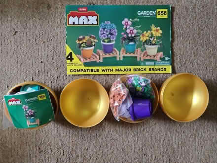 Photo of free 2 mini lego-style flower kits (Donnington OX4) #1