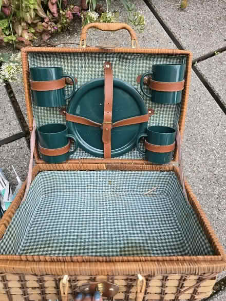 Photo of free Various picnic items (Warren Hill ish NG5) #1