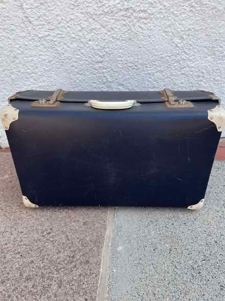 Photo of free Vintage Cheney Suitcase (Hale GU9) #1