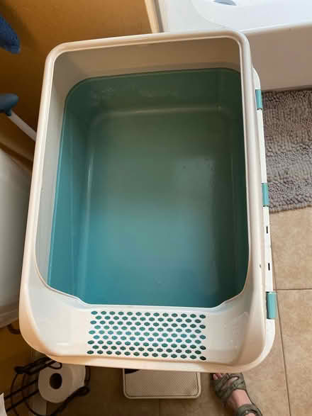 Photo of free Litter box (Montebello) #1