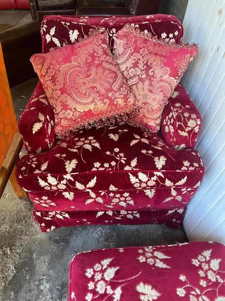 Photo of free Chair and ottoman (Seaford) #2
