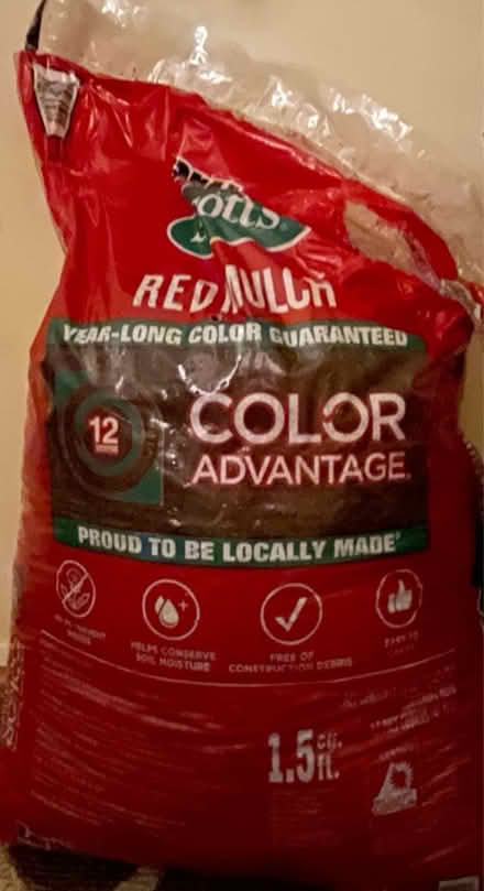 Photo of free Red wood mulch (Catonsville near beltway) #1