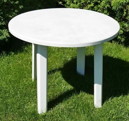 Photo of free patio table, white plastic, round (Viewmount/Merivale area) #1