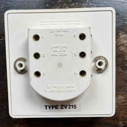Photo of free Light Sensitive Wall Switch for Security Light (Walton Manor OX2) #3