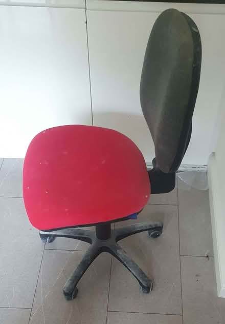 Photo of free rolling office chair (Cowan Bridge LA6) #1