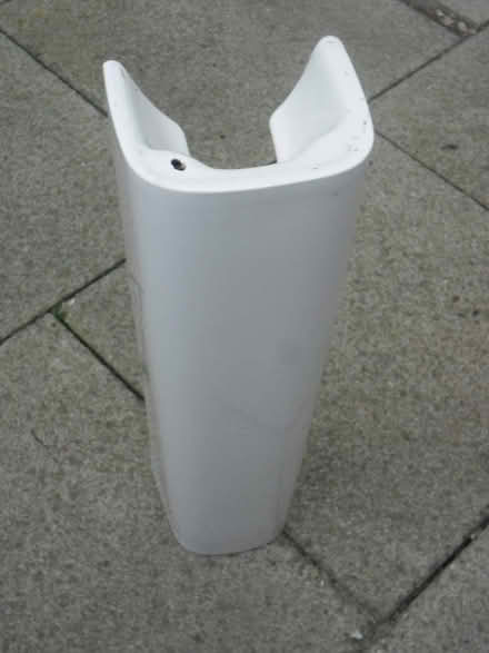 Photo of free Washbasin pedestal [White] (Osney OX2) #1