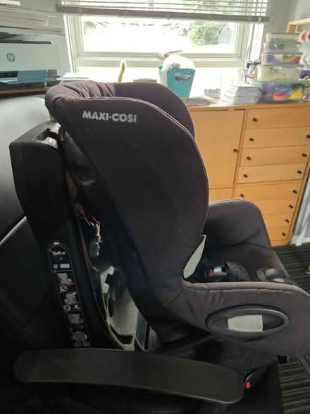 Photo of free Maxi cosi axiss carseat (Summersdale PO19) #2