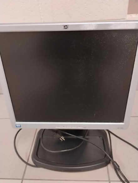 Photo of free Functional used computer monitors (Richmond Hill) #2