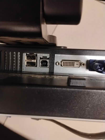 Photo of free Functional used computer monitors (Richmond Hill) #1