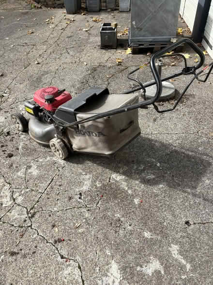 Photo of free honda izzy mower petrol (Almondbury HD5) #1