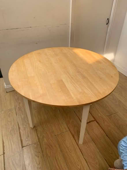 Photo of free Round table (Se279) #3