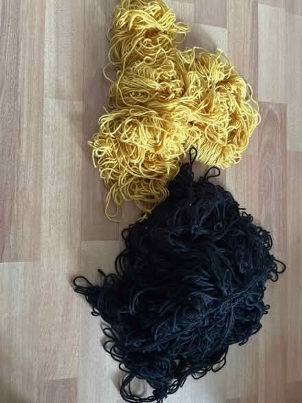 Photo of free yellow and black wool / yarn (Stretford M32) #1