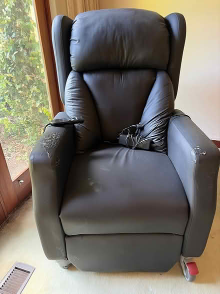 Photo of free Black electric recliner chair (Mosman Park) #1
