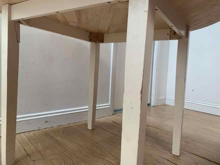 Photo of free Round table (Se279) #4