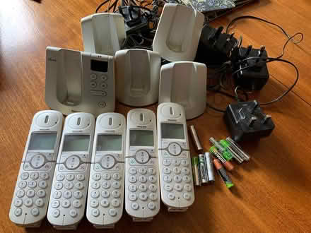 Photo of free Landline 4 phones Philips CD445 (Wychwood Avenue LU2) #1
