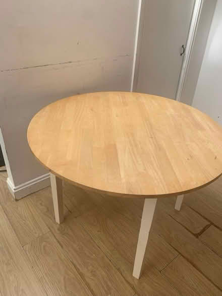 Photo of free Round table (Se279) #2
