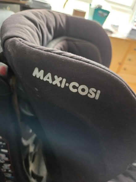 Photo of free Maxi cosi axiss carseat (Summersdale PO19) #4