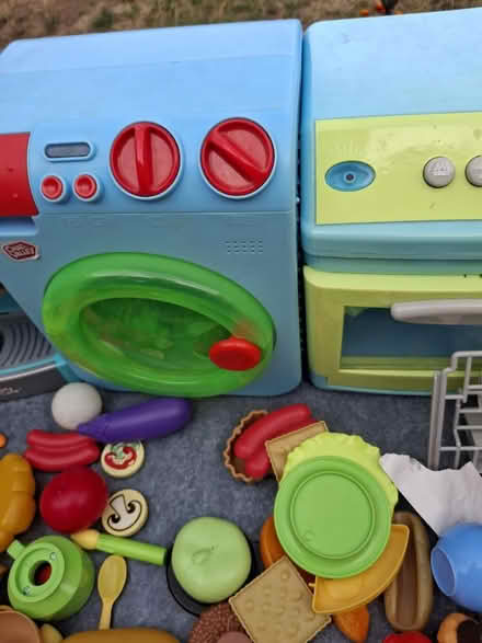 Photo of free Child's kitchen & accessories (Claydon IP6) #4