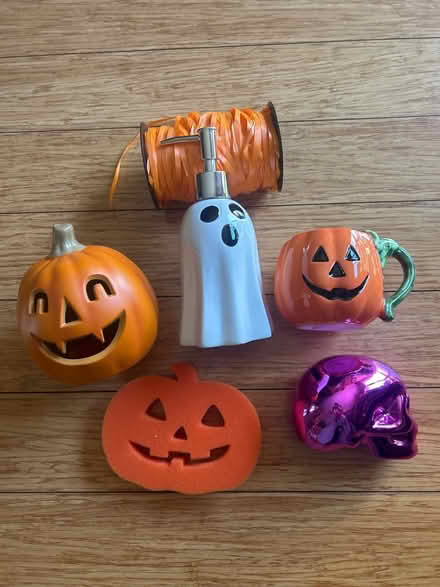 Photo of free Halloween decorations (Sunnyvale community center) #1