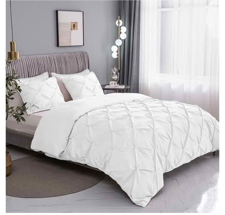 Photo of free Full White Duvet Cover (Ventura, Palo Alto) #1