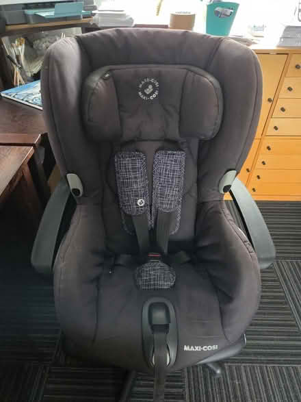 Photo of free Maxi cosi axiss carseat (Summersdale PO19) #1