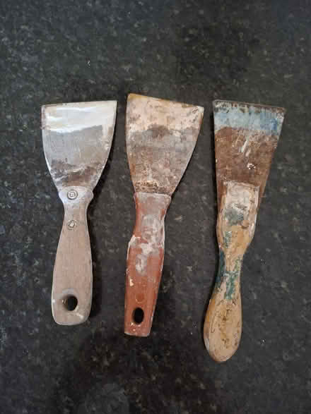 Photo of free 3 wall paper scrapers ,filler knifes (Woodley RG5) #1